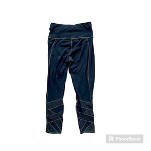 Athleta Mantra High Rise Capri Mesh Panels Size XS Grey Gently Worn